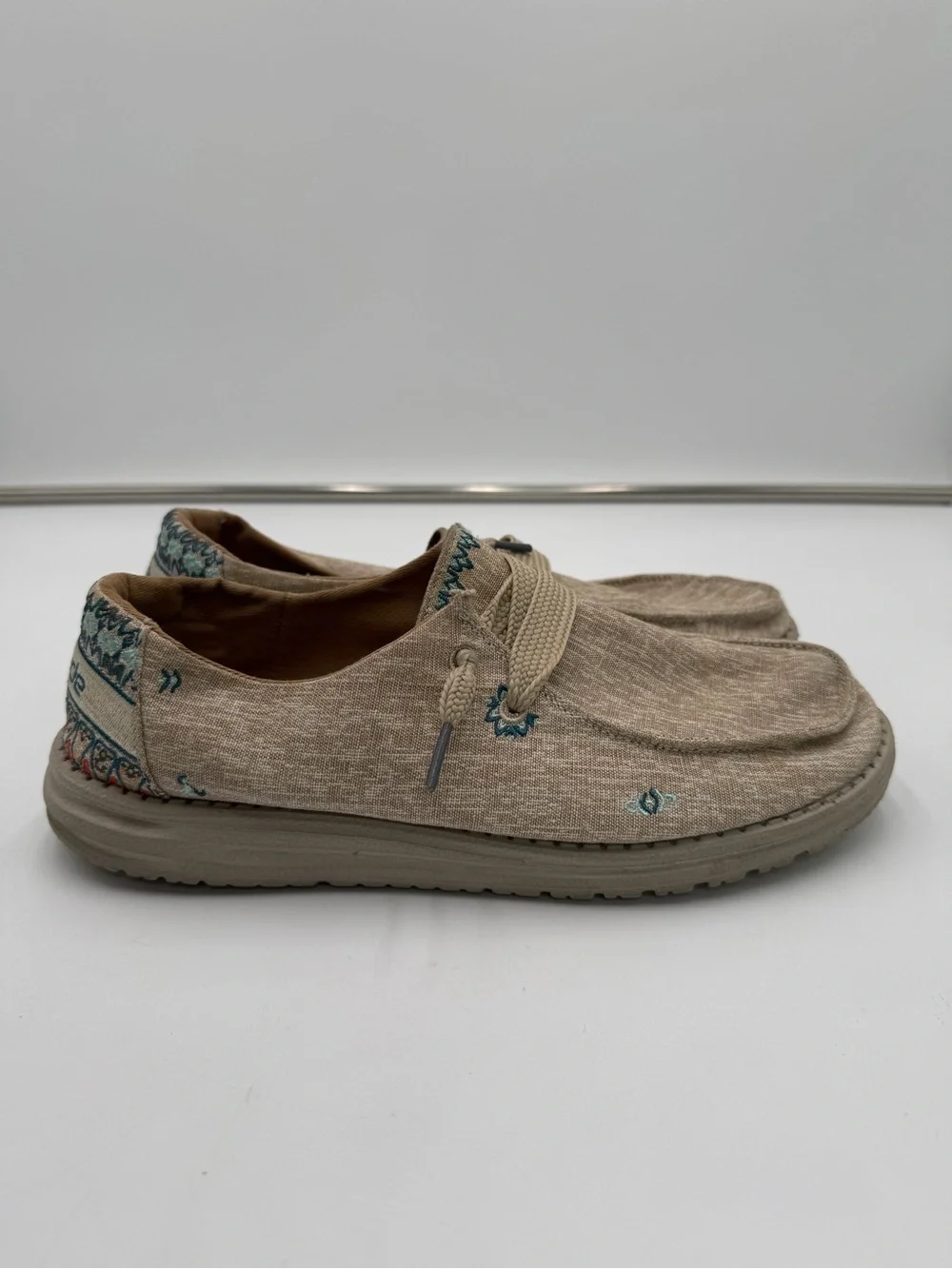 Hey Dude Wendy Flora Sunflower Beige Women’s Size 10 EU 41 Embroidered Loafers